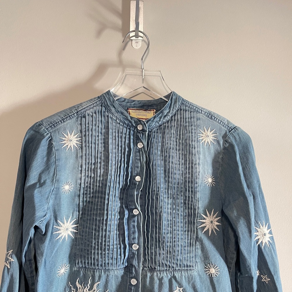 Johnny Was Embroidered Denim Pearl Snap Top Boho Sun Moon Snake Stars Boho XS - Picture 8 of 13
